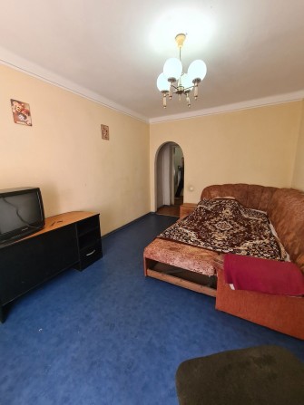 Трехкомнатная квартира, сталинка г.Черноморск - фото 1