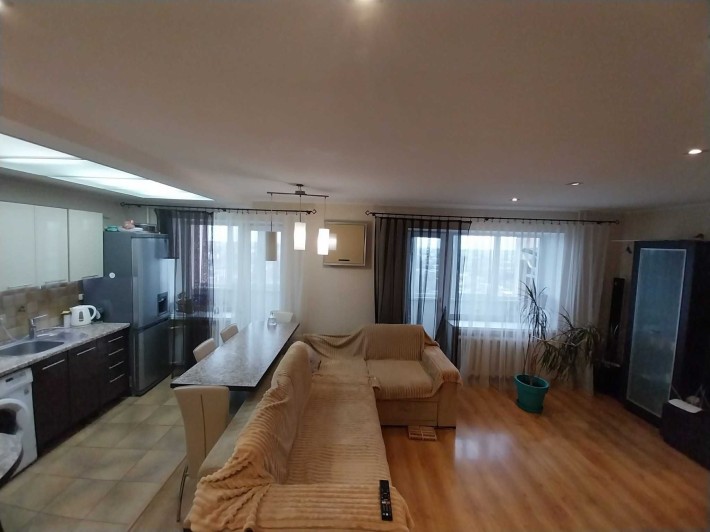 Велика , з гарним плануванням, 2-х кімнатна квартира в м.Чорноморськ - фото 1