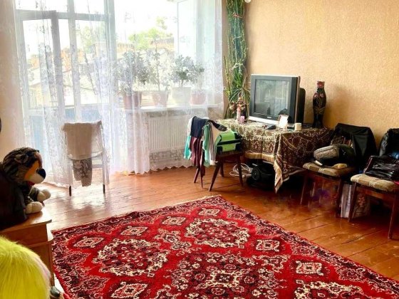 Продам 3-х кімнатну квартиру (Сталінка), район 1-го Травня, 73 м² Коростень