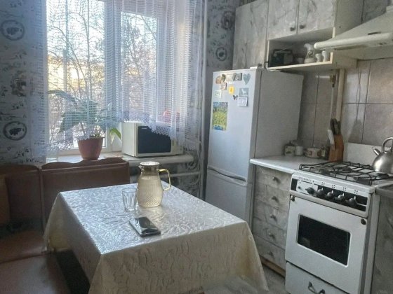 Продається трикімнатна квартира 
Район Черемушки Коростень