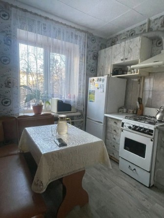 Продається трикімнатна квартира 
Район Черемушки - фото 1