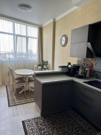 В продажу 3 кімнатна квартира  с євроремонтом в новобудові - фото 1