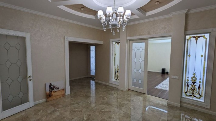 Шикарна простора квартира у моря - фото 1