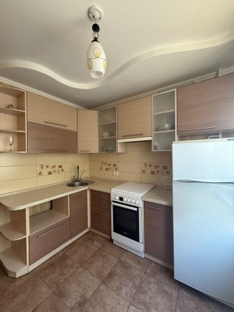 Продается отличная 2к квартира (Лазурный, ул. Быкова, 6) - фото 1