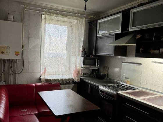 продаж 3-х кімнатної квартири з індивідуальним опаленням Берестин