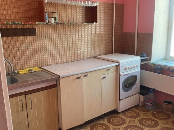 Продам 2-х кім. кв на 5- м районі коло Сільпо. Лозова