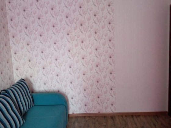 Продам двокімнатну квартиру в гуртожитку приватизовану з  ремонтом Лозовая