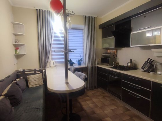 4кімн квартира з ремонтом 5мкрн Лозовая