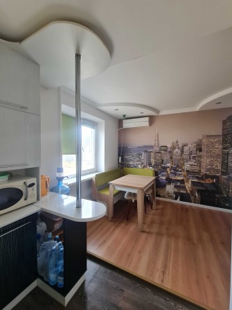 Продам 3-ри кімнатну, 2 поверх, Інститут - фото 1