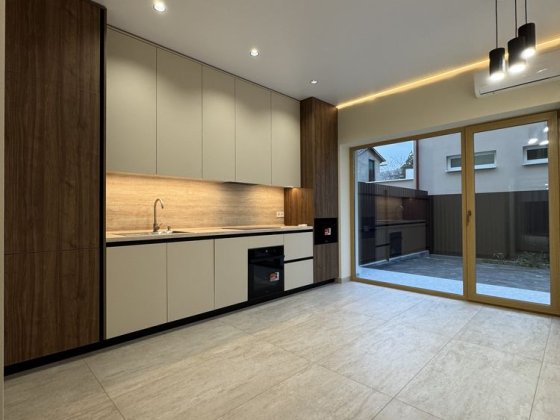 Квартира двокімнатна в новобудові з приватним двориком Мукачеве