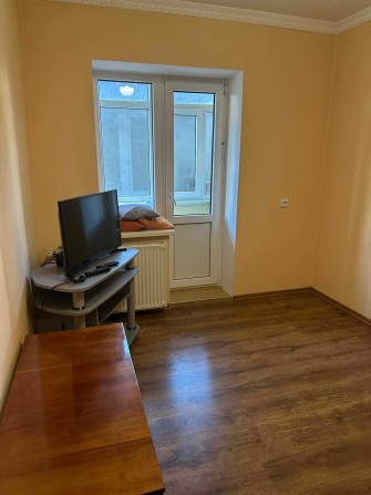 Продається 3-кімнатна квартира в центрі Мукачева - фото 1