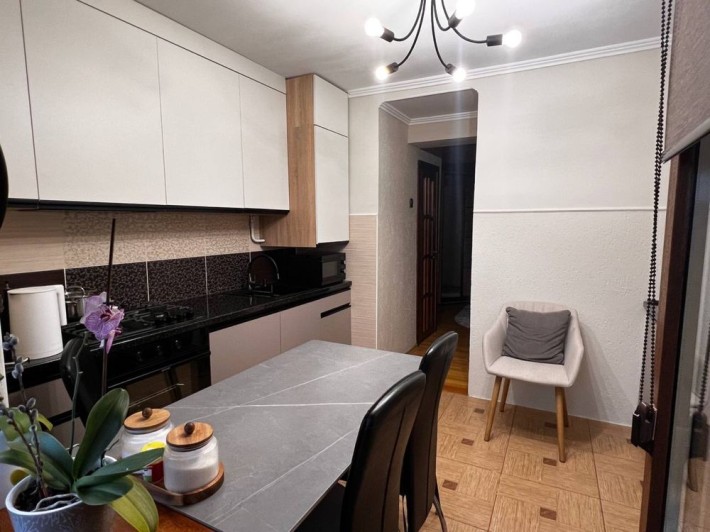 Продаж 3-х кімнатної квартири в Досах - фото 1