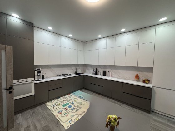 Квартира, Новобудова,  2 кімнати, 2 поверх, центральна частина Мукачеве