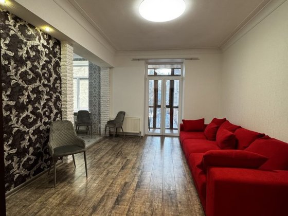 Продам трехкомнатную квартиру