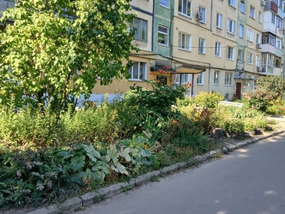 Продам 2 ю квартиру г.Павлоград,ул.Ленинградская 20