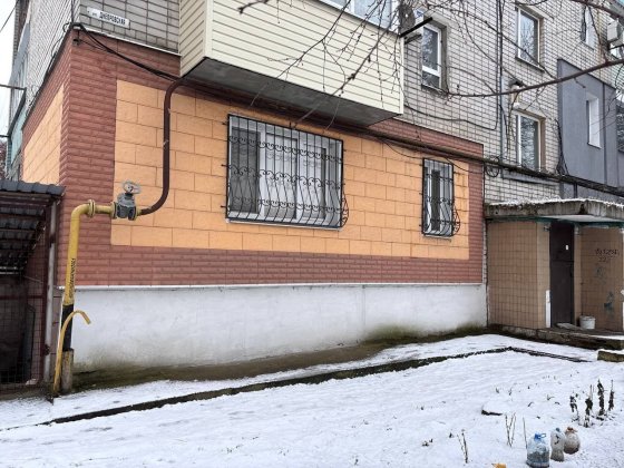 Продам 1-комнатную квартиру в Павлограде (ПШС)

1 этаж 5-этажного кирп Павлоград