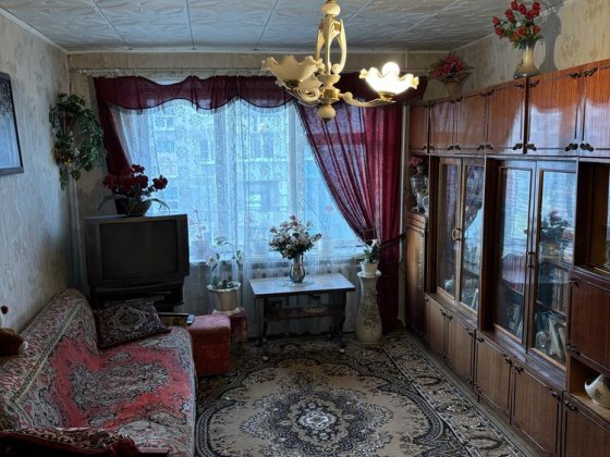 Продается 3 комнатная, центр. С гаражом. Славянск Славянск