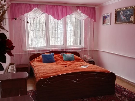 Продам 3-кімнатну квартиру в центрі міста.
Зручне планування — три окр Фастов