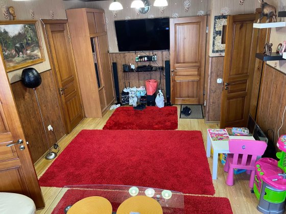 3 комнатная квартира центр с видом на площадь. Продажа по сертификату Славянск