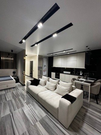 1-кімнатна квартира студія в центрі - фото 1