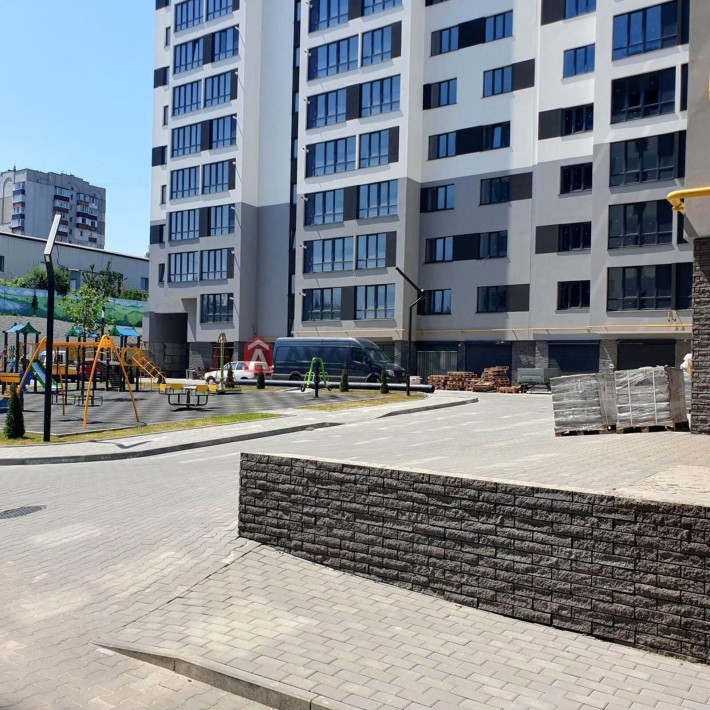 1 кімнатна квартира  з ВЕЛИЧЕЗНОЮ кухнею-вітальнею! - фото 1