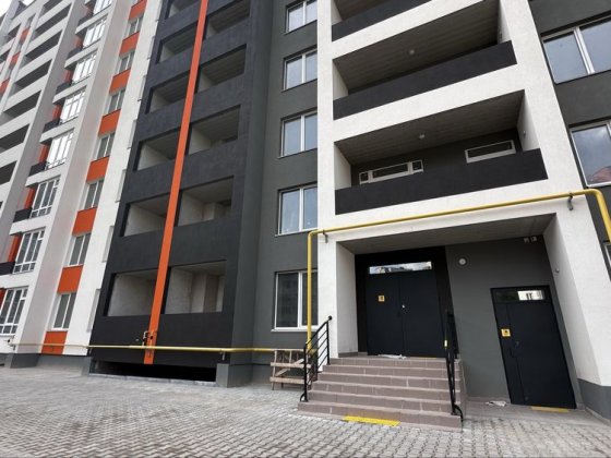 Продаж 1к . Інститутська . Зданий будинок з комунікаціями. Хмельницкий