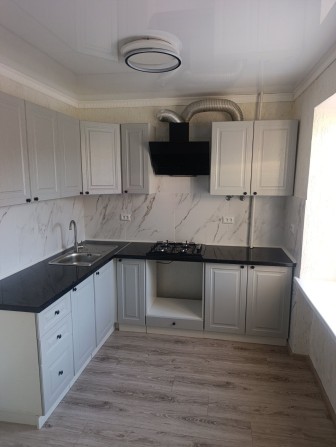 Продам 2 кімнатну квартиру на другому поверсі з ремонтом - фото 1