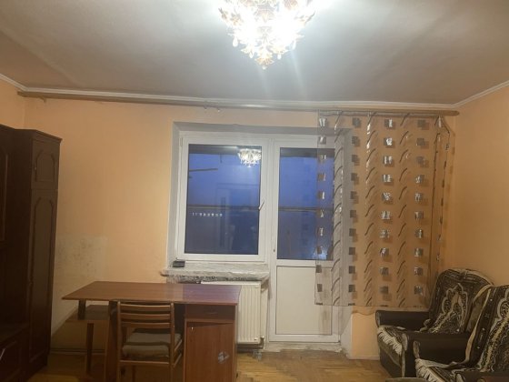 Продається 3-кімнатна квартира місто Хуст Хуст