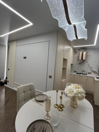 Продам 3-х кімнатну стильну квартиру з ремонтом та меблями! - фото 1