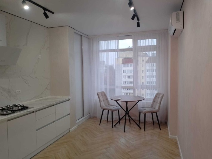 Продаж стильної 1-кімнатної квартири, р-н Виставка - фото 1