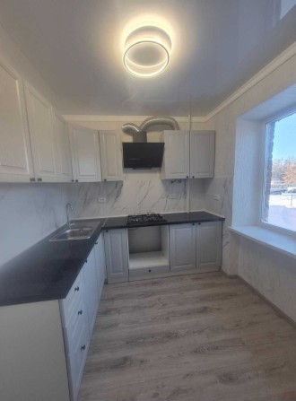 Продам 2 кімнатну квартиру на 2 поверсі з новим сучасним ремонтом - фото 1