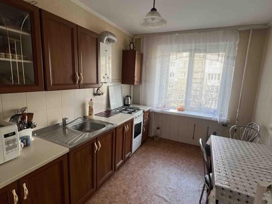 Продаж 4х кімнатної квартири в районі 8-9 школи Шептицький