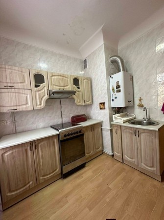 Продається 2 - кімнатна квартира - фото 1