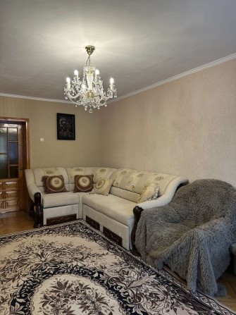 Продам трикімнатну квартиру - фото 1