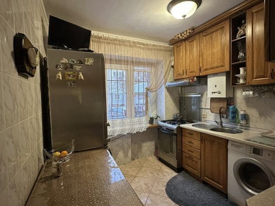 Продається 3 - кімнатна квартира Шептицкий