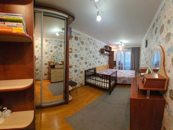 Продам 2-кім квартиру на другому поверсі Шептицький