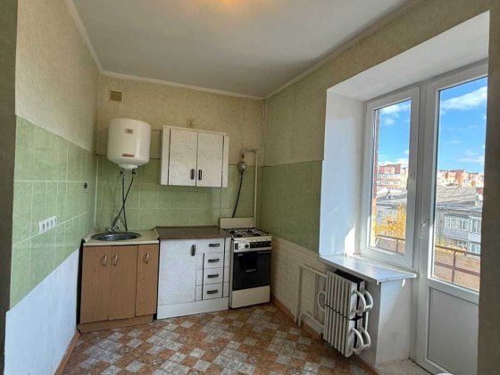 ТЕРМІНОВО ПРОДАМ 1км Чешка 46квадратів ,Косметичний ремонт можна жити Хмельницкий