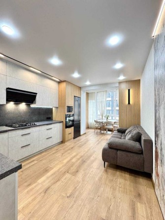 Продам квартиру з сучасним якісним ремонтом - фото 1