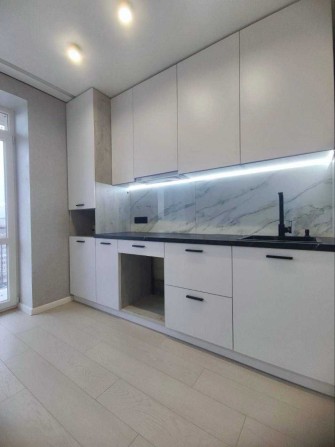 2-кімнатна квартира з якісним сучасним ремонтом! Центр! - фото 1