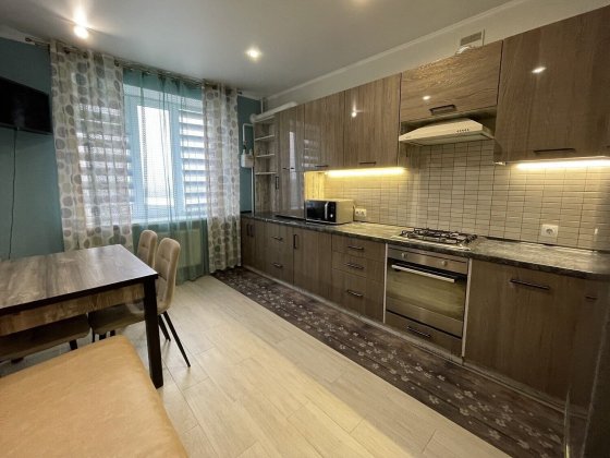 Простора 1к з великим балконом.Усе залишається.ТОРГ 41559 Хмельницкий