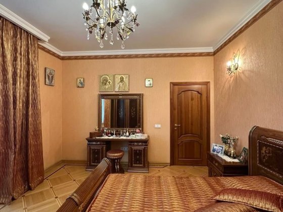 Дворівнева  простора квартира в центрі Луцька Рованцы