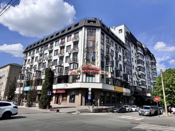 Продаж 3-х.квартири Центр 107 кв.м.,навпт. кінотеатру Шевченка «Пасаж» Хмельницкий