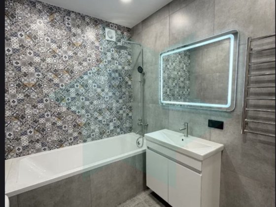 Продам 3 х ком с новым ремонтом Днепровская Брама