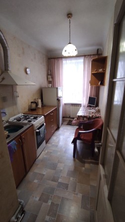 Продам 2 комнатную квартиру с холлом 2/2 - фото 1