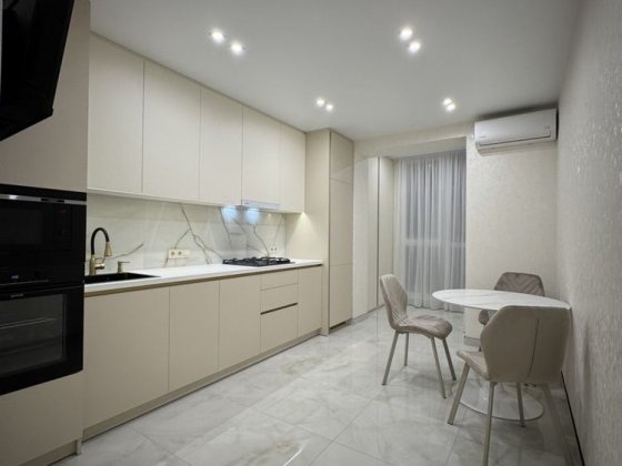 Продам . Дніпровська Брама / Слобожанський .