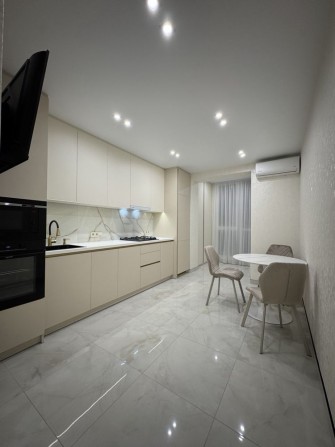 Продам . Дніпровська Брама / Слобожанський . - фото 1