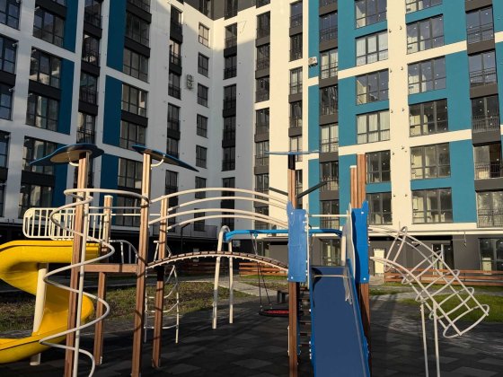 Продається велика 3 кім. квартира із власним подвір’ям Крихівці