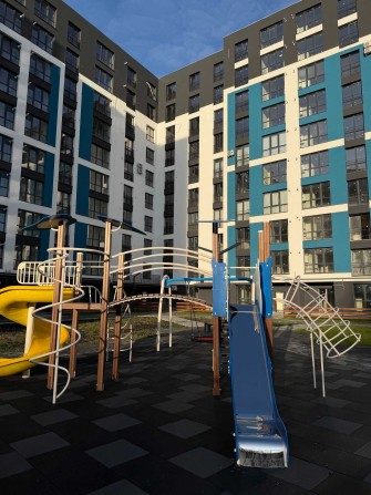 Продається велика 3 кім. квартира із власним подвір’ям - фото 1