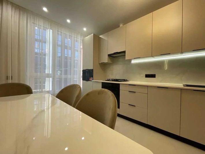 ТЕРМІНОВО!!!Велика однокімнатна з стильним ремонтом - фото 1