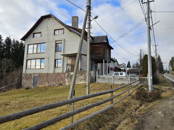 Продам 3 кімнатну квартиру будинок село Яблуниця поруч Буковель. Яблуниця